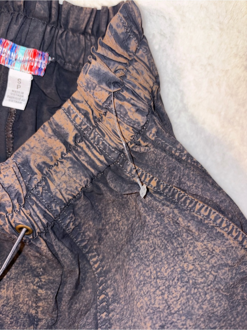 Urban Outfitters Crinkle Cargo Barrel Parachute Pants sz S NEW! - Picture 4 of 10